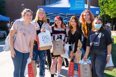 students with meal bags